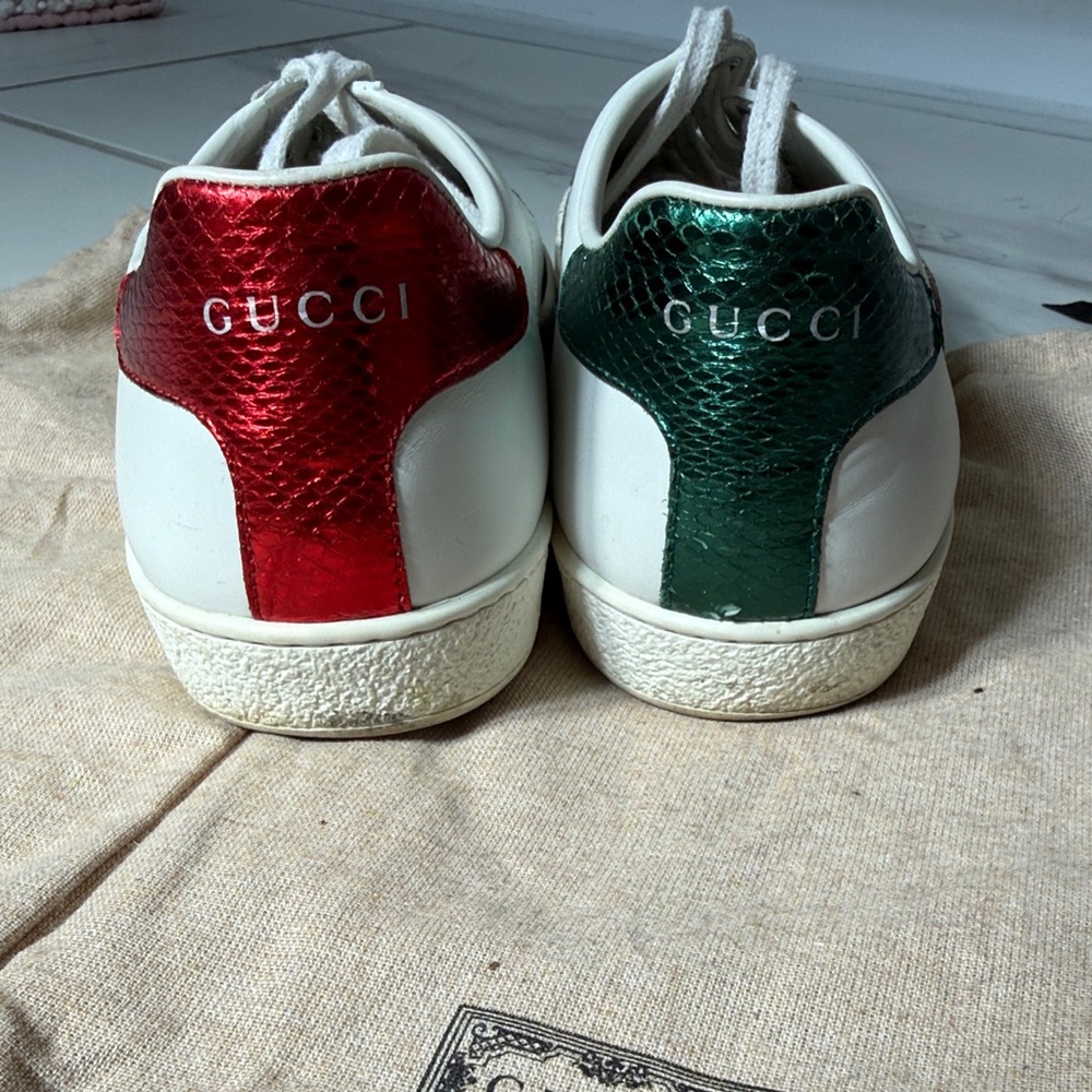 Gucci White Leather Sneakers with Red and Green Accents - Picture 3 of 11